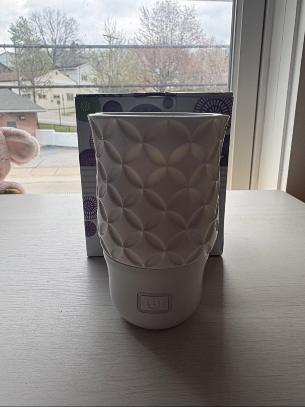 Scentsy White Textured plug in Wax Warmer